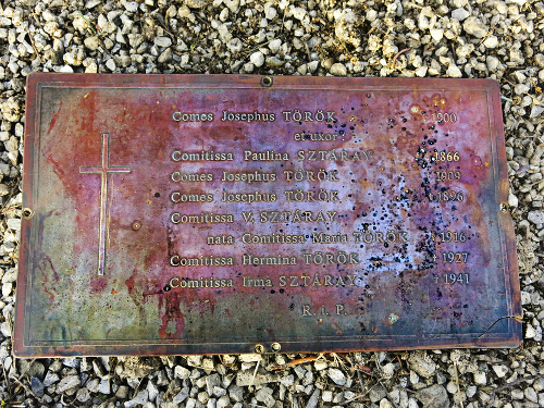 Tabuľku umiestnia na spoločný hrob rodiny v Sobranciach.