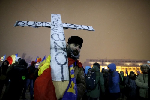 Masové protesty v Bukurešti trvajú už niekoľko dní.