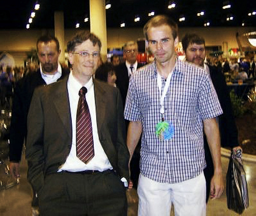 Počas štúdií v Amerike sa stretol aj s Billom Gatesom.