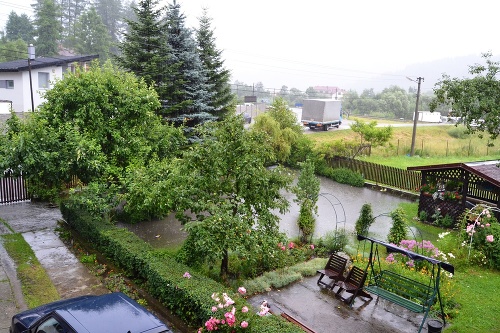 14. júla 2016: Susedia Balážovci nafotili skazu, ktorú ešte v júli spôsobili prudké dažde.