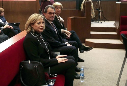 Zľava Irene Rigau, Artur Mas a Joana Ortega po príchode na súd v Barcelone.