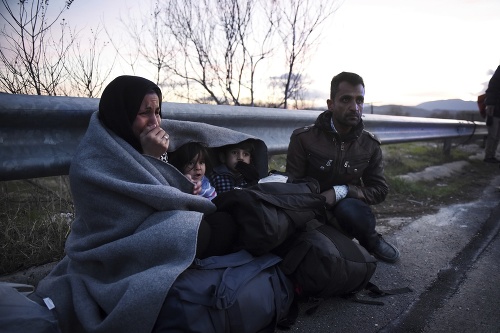 Utečenecká rodina v blízkosti gréckej obce Idomeni.