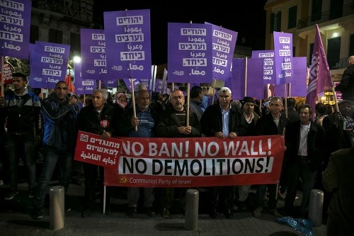 V Izraeli protestovali proti demolácii stavieb.