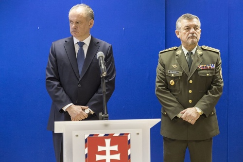 Prezident Andrej Kiska (vľavo) a náčelník Generálneho štábu Ozbrojených síl SR Milan Maxim.