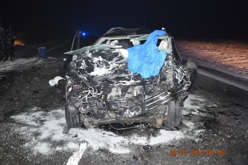 V tomto aute po zrážke s dodávkou prišiel o život Dušan D († 33), ktorý unikal pred policajtami.