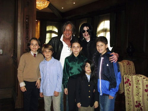 Paris (v strede) s Michaelom Jacksonom. 