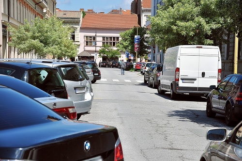 Na niektorých uliciach v centre mesta bude parkovanie za 1,50 € na hodinu.
