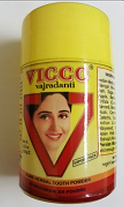 Zubný prášok Pure herbal tooth značky Vicco.
