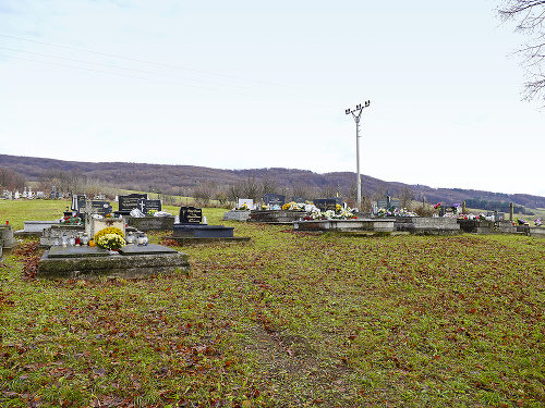 Exekútori zobrali dedine obecný úrad aj pozemky na cintoríne.