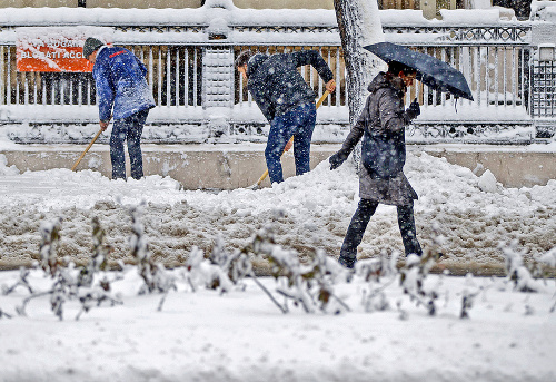 Rumunsko - Bukurešť: Za víkend napadlo 25 centimetrov snehu