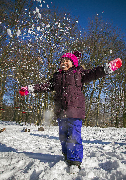 Obrovskú radosť zo snehu mala Elisabeth (4), ktorá si ho naozaj užila.