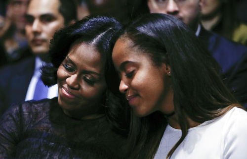 Obamova žena Michelle a dcéra Malia.