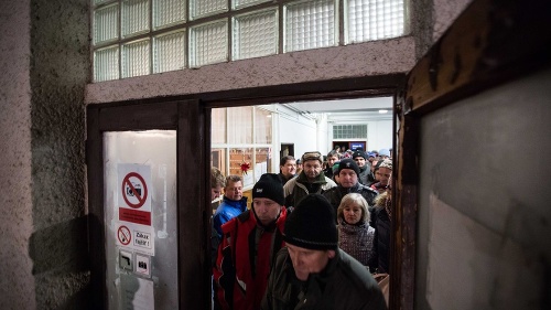 Zamestnanci detvianskych strojární vstúpili do ostrého štrajku.