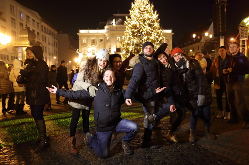 Centrálnou zónou osláv sa stalo Hviezdoslavovo námestie, na diskotéku pod holým nebom prišli tisícky ľudí.