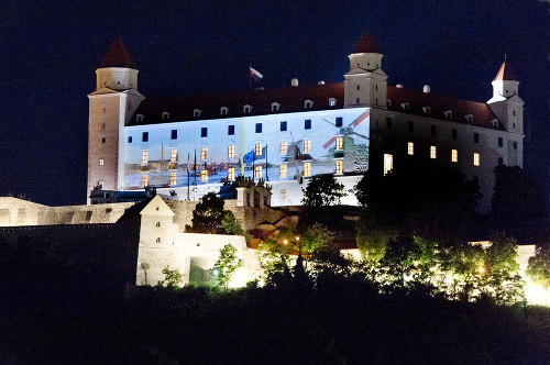V predvečer predsedníctva Slovenskej republiky v Rade EÚ na múroch Bratislavského hradu premietli súbor jedinečných obrazových projekcií.
