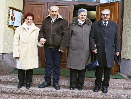 26.12.2016: Diamantoví manželia, zľava Bohumil a Mária Matejovci, Štefan a Emília Bujalkovci.