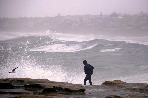 Austráliu zasiahli silné búrky, ktoré spôsobili záplavy. 
