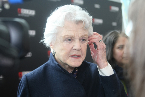 Tím hviezd doplnila Angela Lansbury.