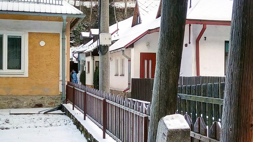 Policajti vykonali raziu v Štefanovom dome v Stratenej.