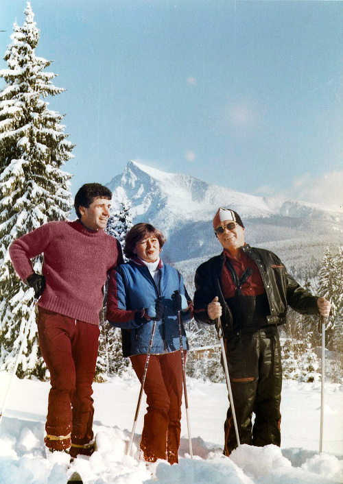 Milovník hôr a snehu: Za mladi bol Hlaváček (vpravo) vášnivý športovec.