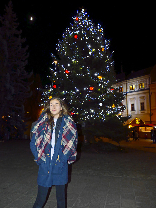 Laura (16) si vianočnú výzdobu v meste veľmi pochvaľuje.