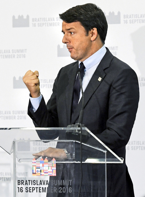 Nespokojný Talian: Premiér Matteo Renzi nesúhlasil s myšlienkami hlavnej dvojice.