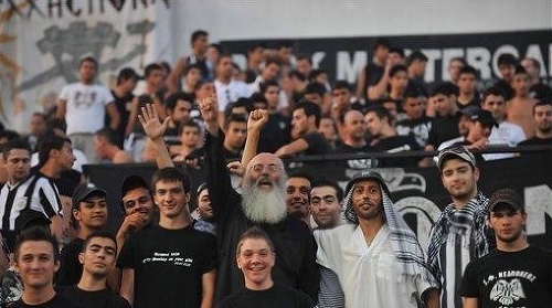 Christos Mitsios (v strede s bradou) je vášnivým fanúšikom PAOK Solún.