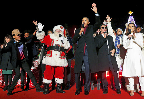 Spoločné dueto: Obama a Santa si zaspievali tradičné vianočné koledy.
