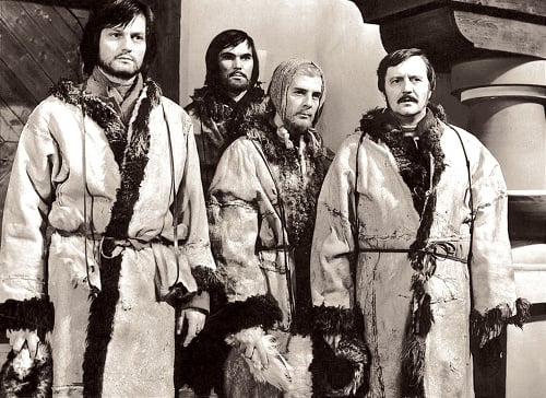 Vivat Beňovský: V seriáli je aj napínavý diel o tom, ako Beňovský zorganizoval v ruskom vyhnanstve na Kamčatke vzburu, spolu s ďalšími väzňami ukradli loď a utiekli cez severný Tichý oceán.