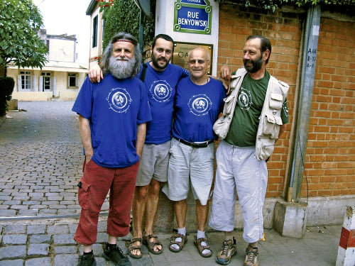 Expedícia na Madagaskar: Spisovateľ a diplomat Musil (vpravo) na Beňovského ulici.