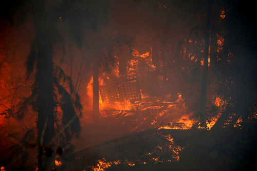 Izrael už tretí deň bojuje s požiarmi, ktoré sa pod vplyvom sucha a vetra šíria v niekoľkých častiach krajiny.