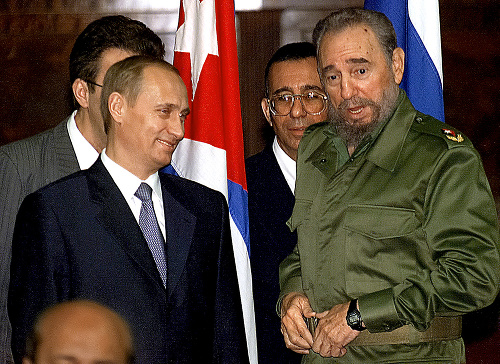 S ruským prezidentom Vladimirom Putinom mali nadštandardné vzťahy.