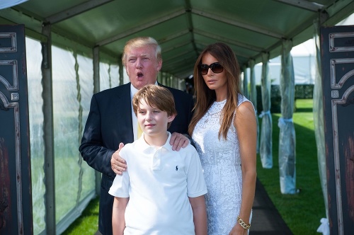Donald je iba o dva roky mladší ako otec Melanie. Majú spolu syna Barrona.