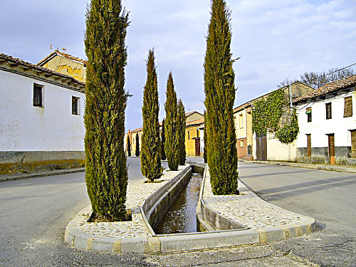 Španielska dedina je bohatšia o 80 milionárov vďaka otcovi piva Corona.