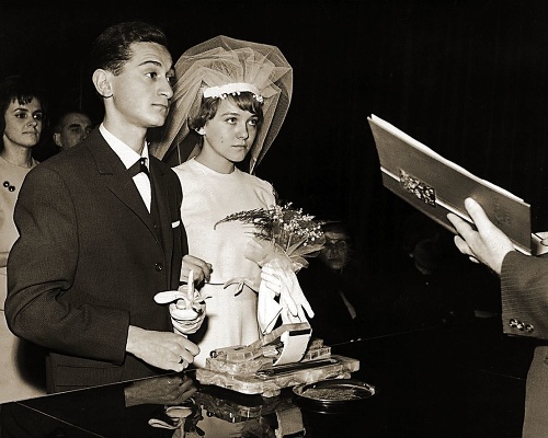 Prvé manželstvo v roku 1962.