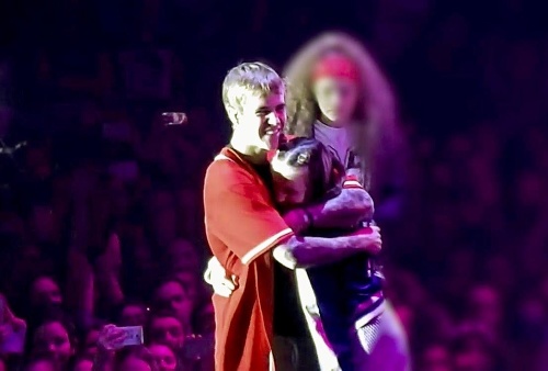 Sofi u na konci vystúpenia Justin Bieber objal a pošepkal jej vyznanie.