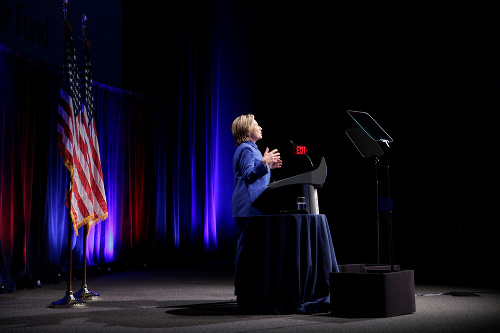 Clintonová po prehratých prezidentských voľbách vystúpila na verejnosti.