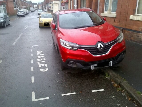Nešťastná žena mala problém s parkovacím miestom.