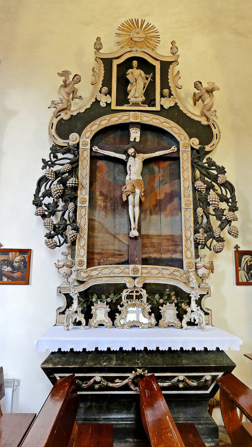 LOMNIČKA (OKR. STARÁ ĽUBOVŇA) - Ukrižovaný v rímskokatolíckom Kostole sv. Kataríny Alexandrijskej