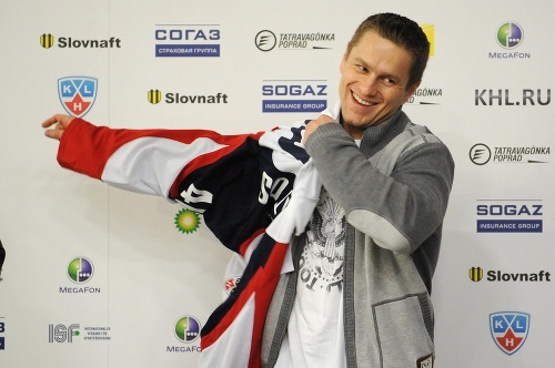 Už v belasom! Marek Svatoš si dnes obliekol dres Slovana Bratislava.