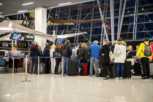 Dovolenkári odleteli až v sobotu večer s 23-hodinovým meškaním.