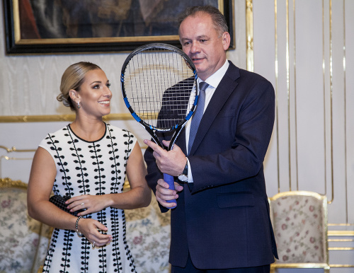 Cibulková venovala prezidentovi Kiskovi jednu z rakiet z finále MS WTA.