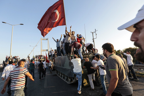 Armáda sa v polovici júla neúspešne vzoprela prezidentovi Erdoganovi.