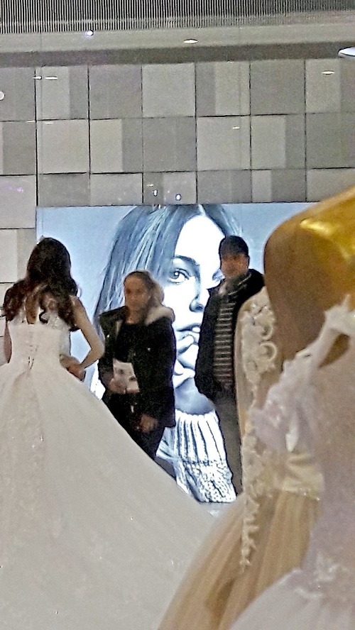 október 2016 - Počas víkendu navštívil párik svadobnú výstavu. 