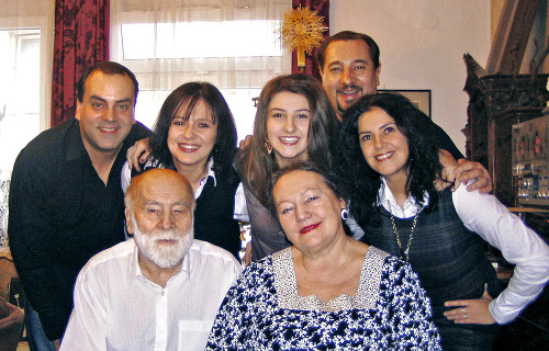 Rodinu Malachovských zasiahla choroba pani Marty (vpravo).
