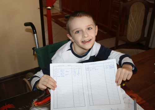 „V škole mám samé jednotky,“ ukazuje pyšne Martinko (10), ktorému lekári po narodení dávali iba päť rokov života. Dnes ich už má desať.