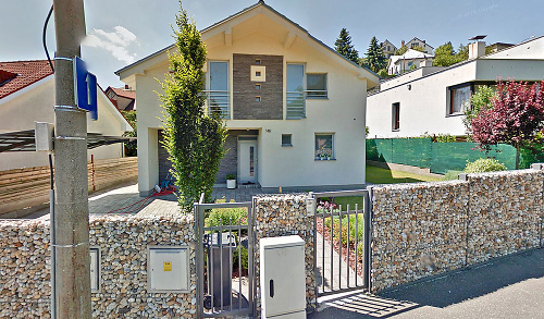 Vila v Bratislave - Krausovci vlastnia  lukratívnu vilu s rozlohou 127 m2 za približne 200 000 eur od roku 2010. SÍDLO V RAKÚSKU - Do dedinky Prellenkirchen sa manželia presťahovali len vlani a jej hodnota sa začína .
