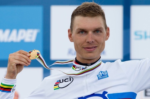 Tony Martin so zlatou medailou v časovke mužov 45,7 km na majstrovstvách sveta v holandskom Valkenburgu.
