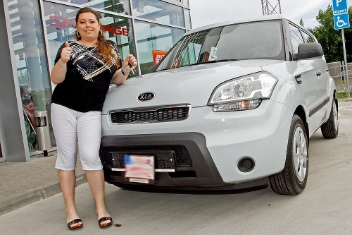 Tatiana Rosinová z Púchova si v Trhacej mánii Nového Času v júli 2011 trhla nové auto Kia Soul v hodnote 15 000 €. 