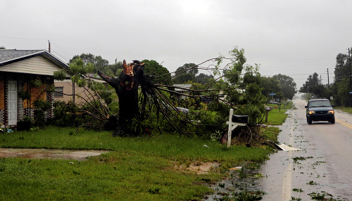 Hurikán Matthew bičuje pobrežie Floridy.